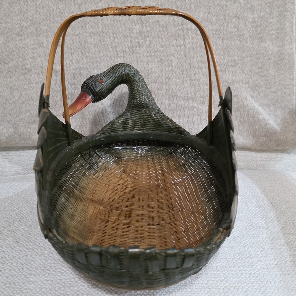 Vintage Zheijiang Wicker Green Duck Basket - Picture 5 of 9